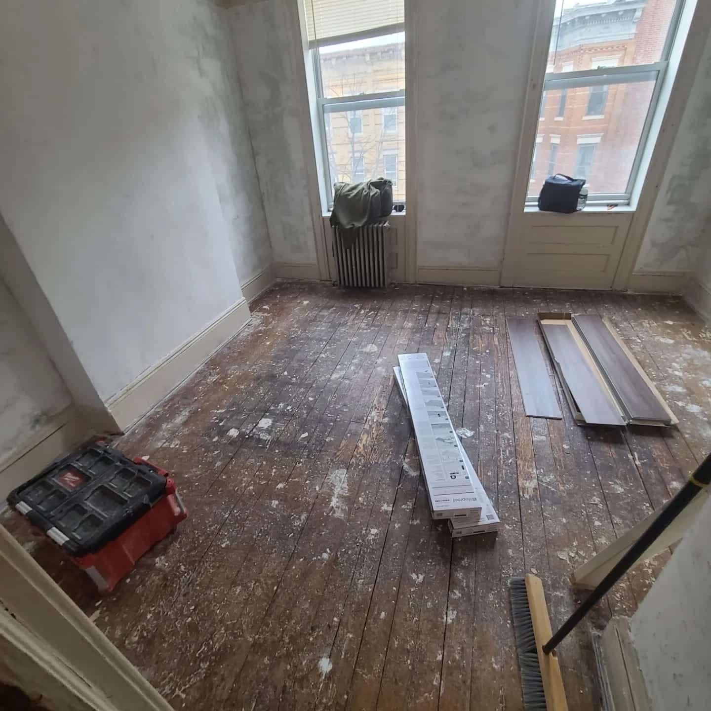 Hardwood installation, photo 1