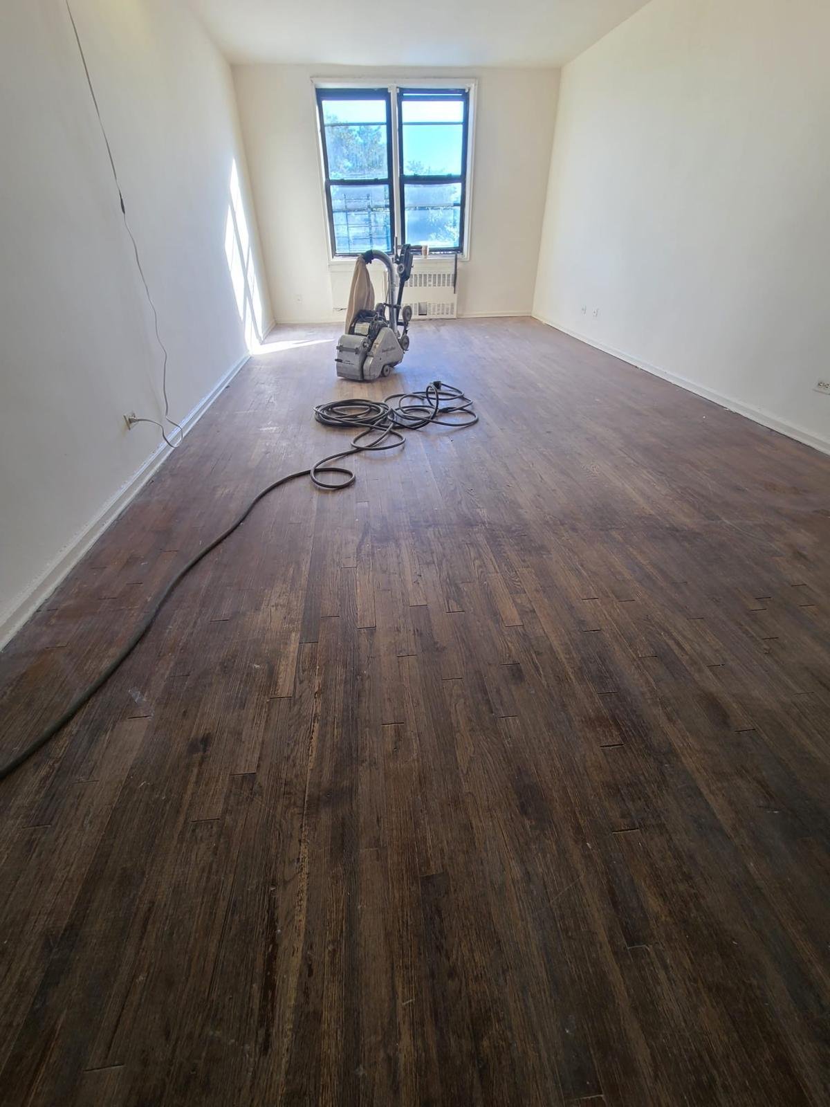 Floor refinishing, photo 1